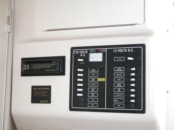 2037355_15.jpg - 2000 Grady White 300 Marlin - Electric Panel/Stereo/Pump Out Controls